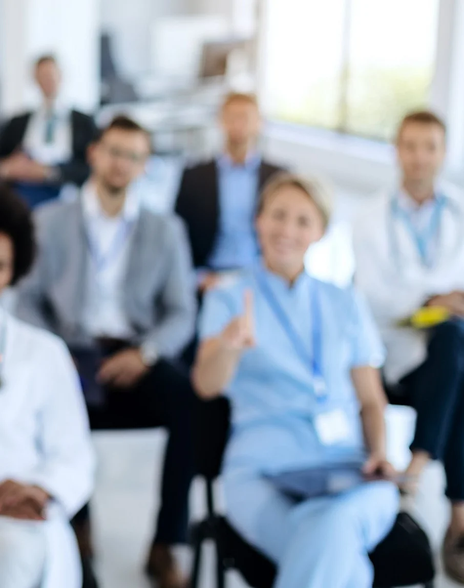 Medizinisches Fachpersonal bei einer Fortbildung im AKH Celle – interdisziplinärer Austausch und Schulung zur Verbesserung der Patientenversorgung.