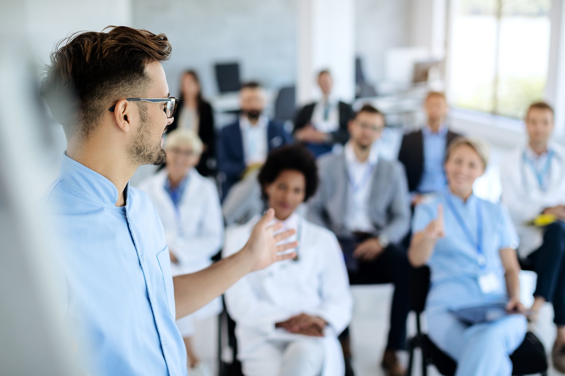 Medizinisches Fachpersonal bei einer Fortbildung im AKH Celle – interdisziplinärer Austausch und Schulung zur Verbesserung der Patientenversorgung.